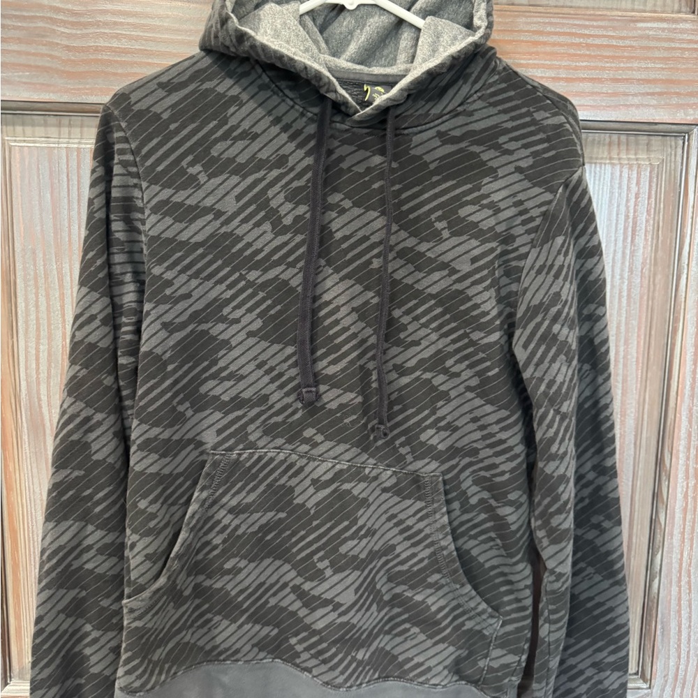 Xersion Black and Gray Patterned Hoodie